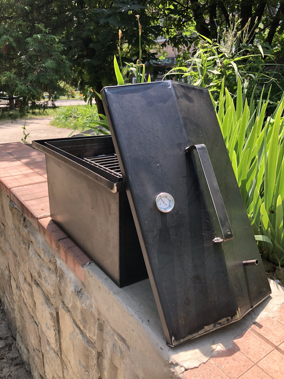 Коптильня большая из черного металла с гидрозатвором 46*26*26 см. 2 мм.