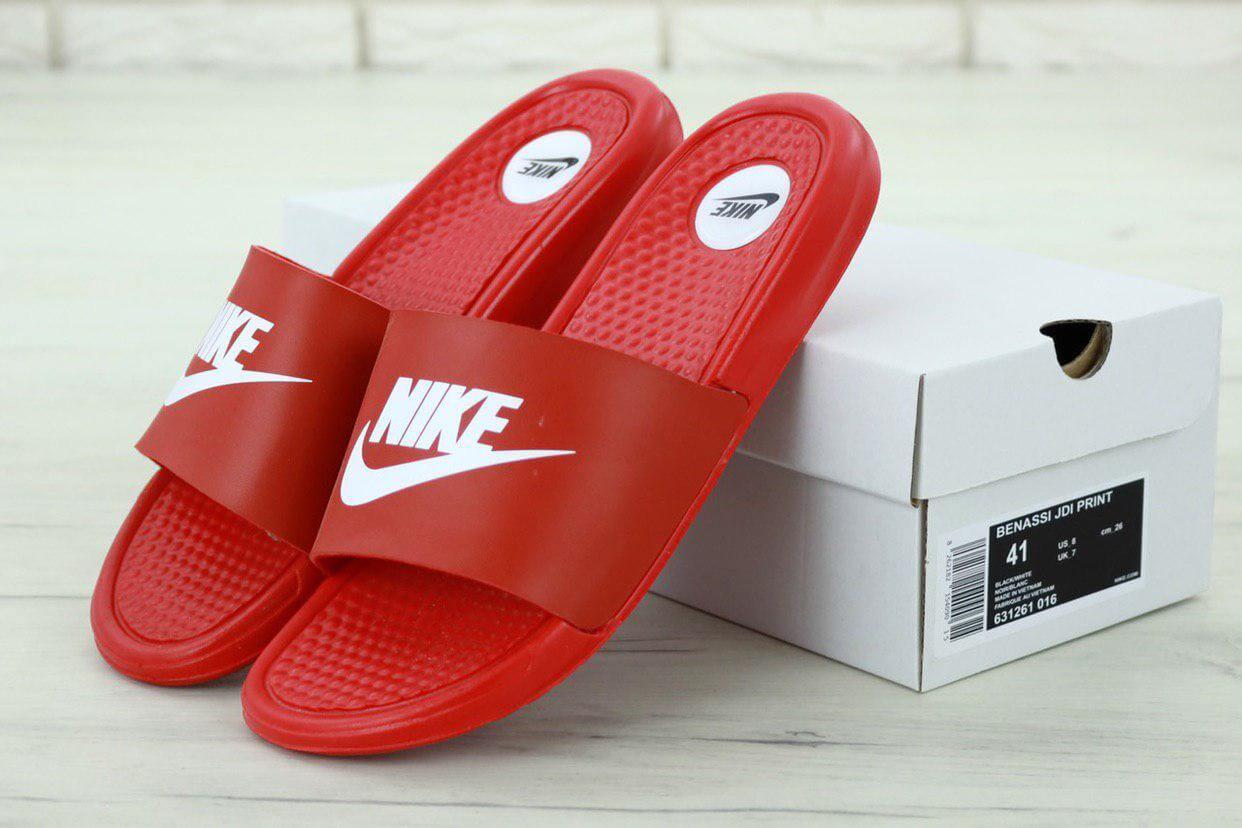 Сланцы Найк красного цвета