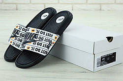 Сланцы Найк черно-белого цвета